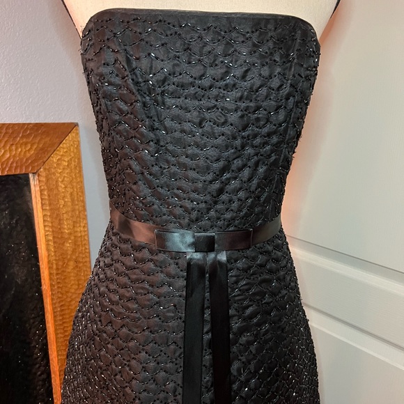 Gorgeous beaded strapless dress - Picture 8 of 9